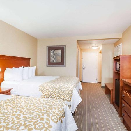 Days Inn By Wyndham Windsor Locks / Bradley Intl Airport Exterior photo