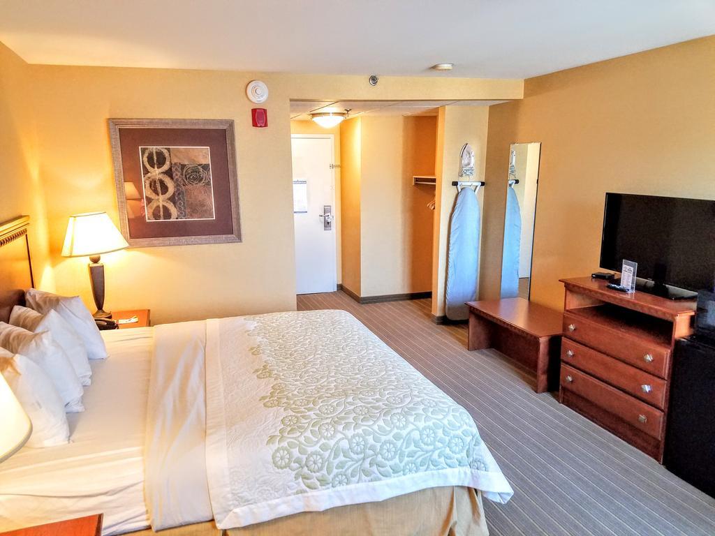 Days Inn By Wyndham Windsor Locks / Bradley Intl Airport Exterior photo