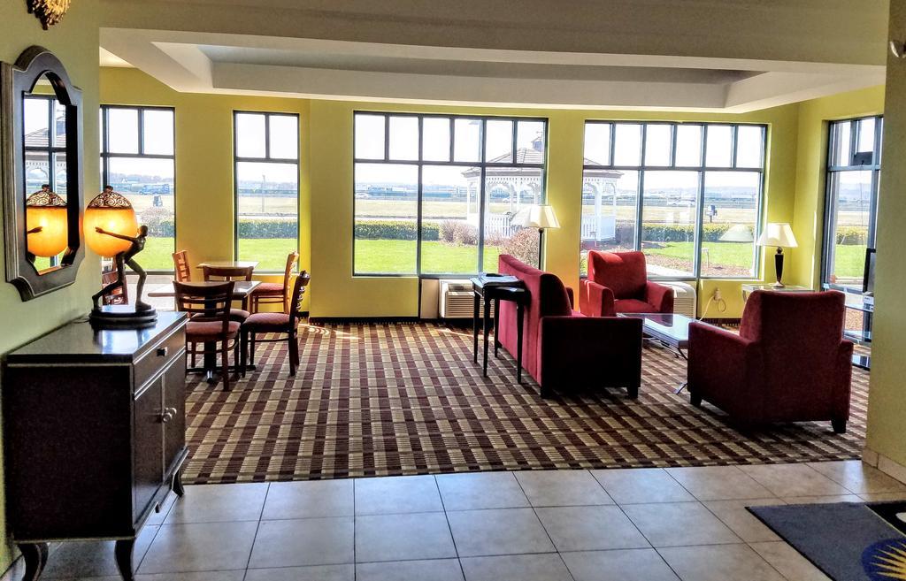 Days Inn By Wyndham Windsor Locks / Bradley Intl Airport Exterior photo
