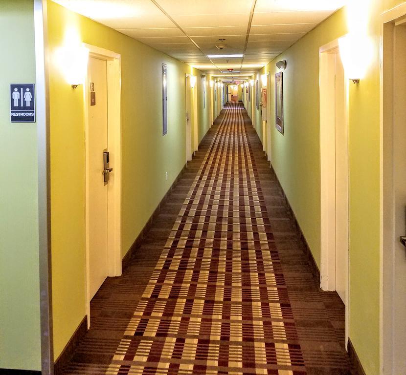 Days Inn By Wyndham Windsor Locks / Bradley Intl Airport Exterior photo