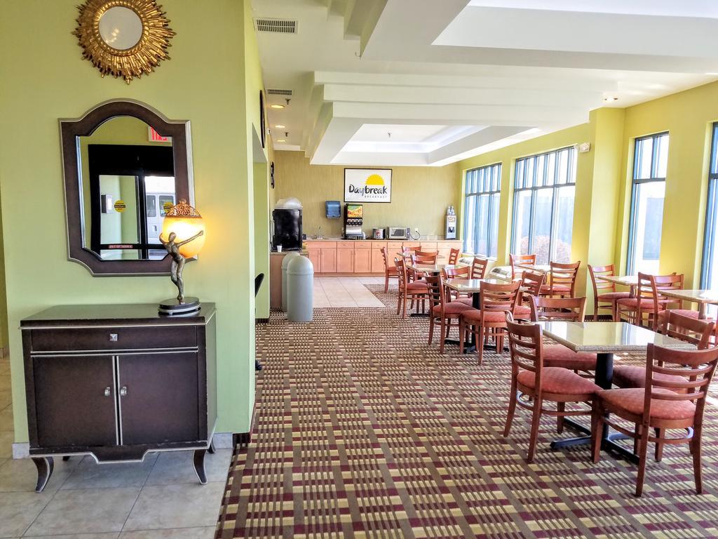 Days Inn By Wyndham Windsor Locks / Bradley Intl Airport Exterior photo