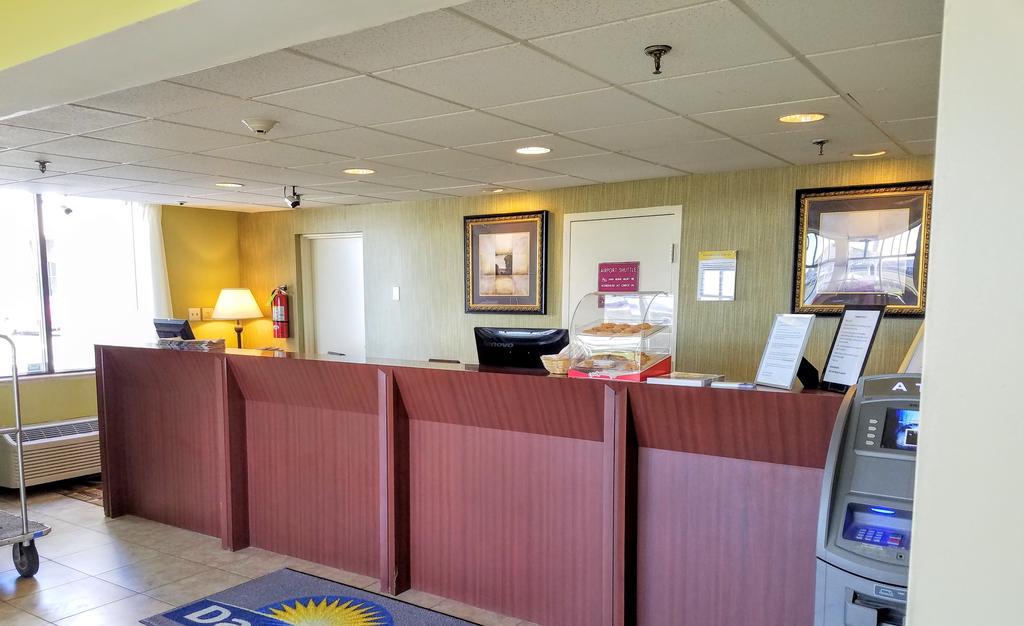 Days Inn By Wyndham Windsor Locks / Bradley Intl Airport Exterior photo