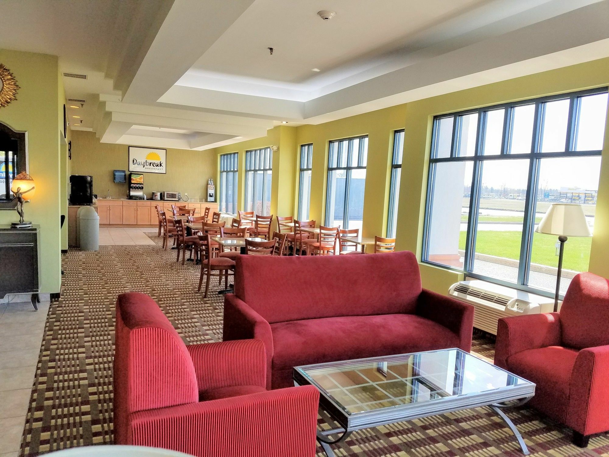 Days Inn By Wyndham Windsor Locks / Bradley Intl Airport Exterior photo