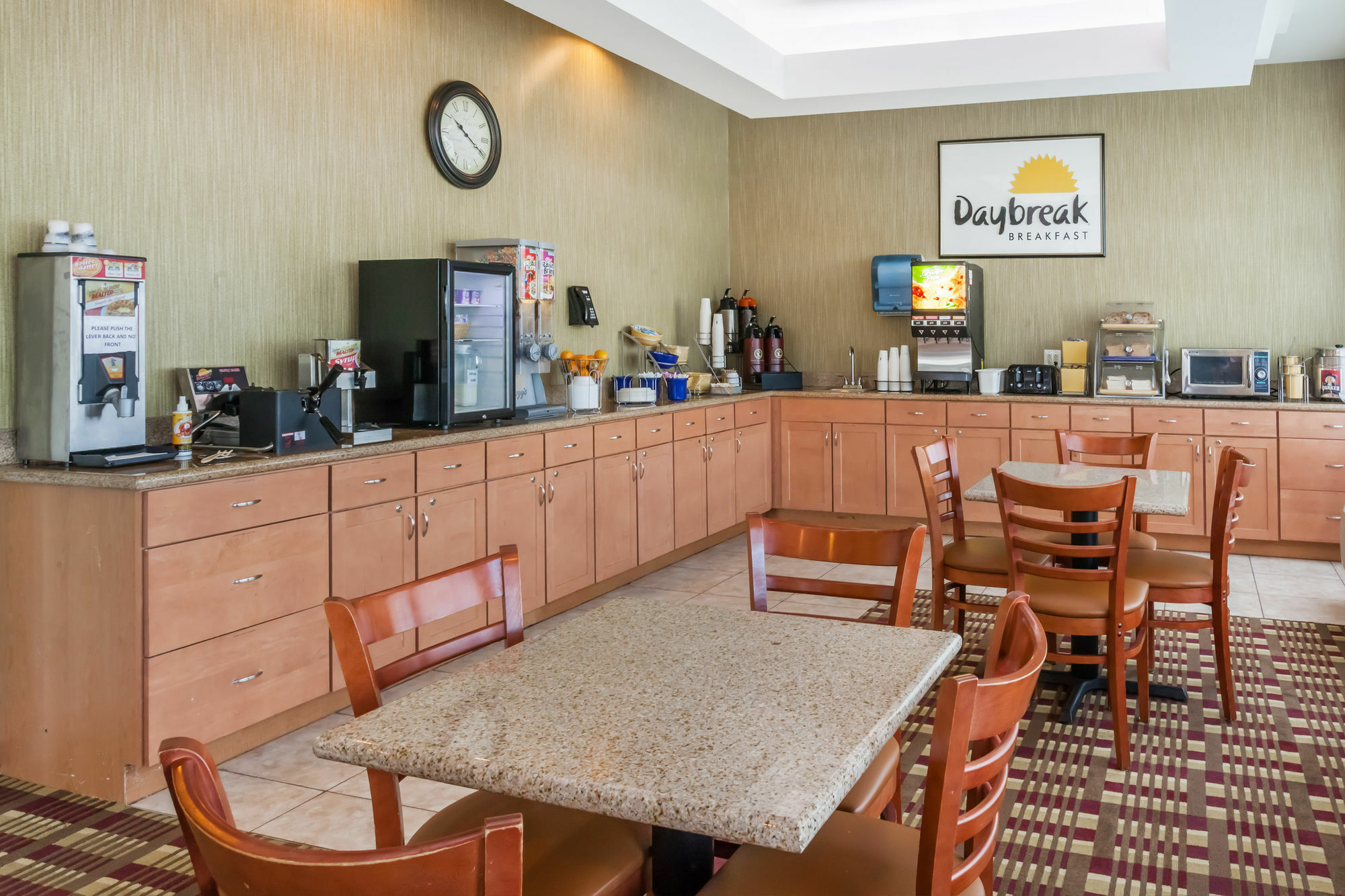 Days Inn By Wyndham Windsor Locks / Bradley Intl Airport Exterior photo