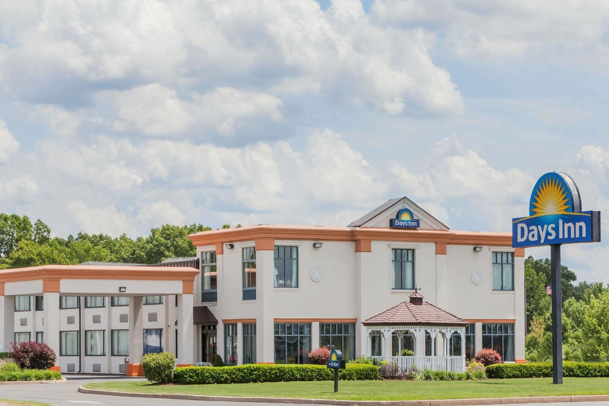 Days Inn By Wyndham Windsor Locks / Bradley Intl Airport Exterior photo